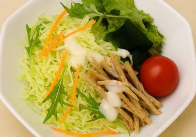 サラダ（１００円）